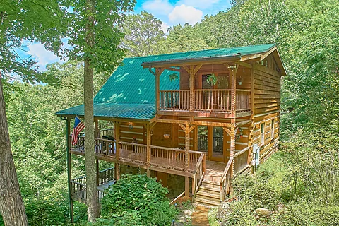 Secluded honeymoon cabin with hot tub and view - Serenity Creek
