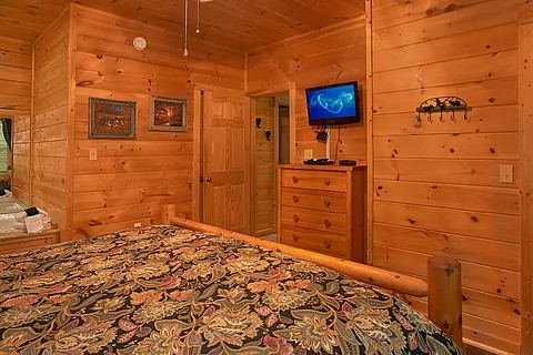 Cabin with 2 King Beds and Jacuzzi Tubs - Simply Irresistible