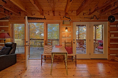 Dining Table and Chairs - Sky High Hobby Cabin