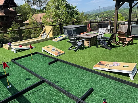 4 bedroom cabin with putt putt game and hot tub - Skyscraper