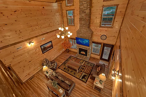 Luxury cabin with floor to ceiling fireplace - Smoky Bear Lodge