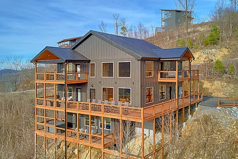 4 Bedroom 4 Bath Indoor Pool Cabin Sleeps 12 - Smoky Mountain Getaway