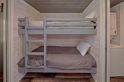 Tiny Home with Bunkbeds Sleeps 6 - Southern Comfort