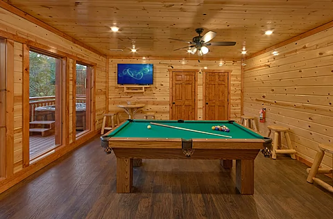 Game Room with Pool Table, WiFi, and Cable TV - Splashin On Majestic Mountain