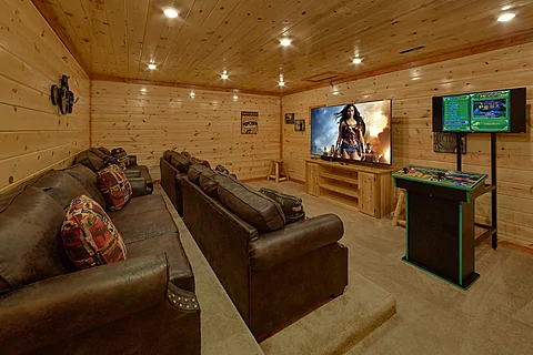 Luxury 6 Bedroom Cabin with Theater Room  - Splashin On Majestic Mountain