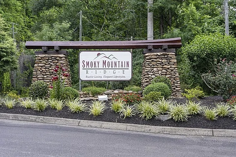 Rustic 6 bedroom 6 bathroom Cabin rental - Splashin On Smoky Ridge