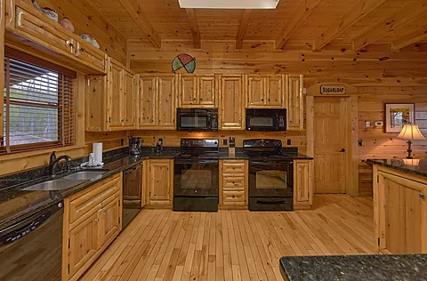 9 Bedroom cabin with 2 stoves and 2 microwaves - Summit View Lodge