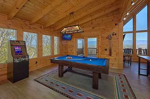 9 bedroom cabin with Pool Table and arcade game - Summit View Lodge