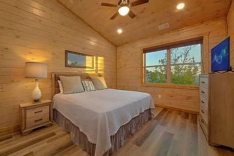 King Bedroom On Upper Level - Tennessee Splendor