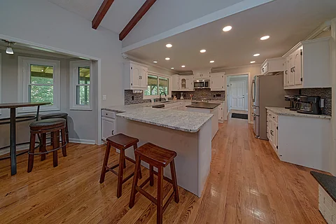 Fully furnished kitchen in 8 bedroom cabin - The Oasis