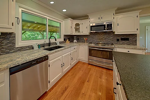 8 bedroom vacation cabin with full kitchen - The Oasis