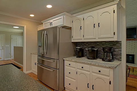 8 bedroom rental cabin with 2 refrigerators - The Oasis