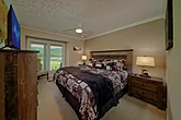 8 bedroom rental cabin with private King bedroom