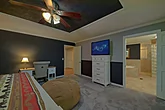 8 bedroom cabin Master Bedroom with private bath