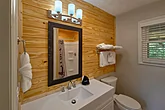 8 bedroom cabin with 7 full bathrooms