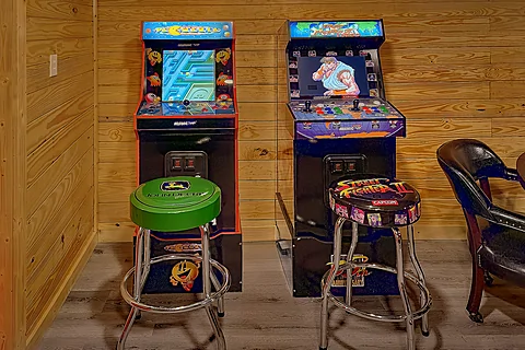 Arcade Games and game room in 8 bedroom rental  - The Oasis