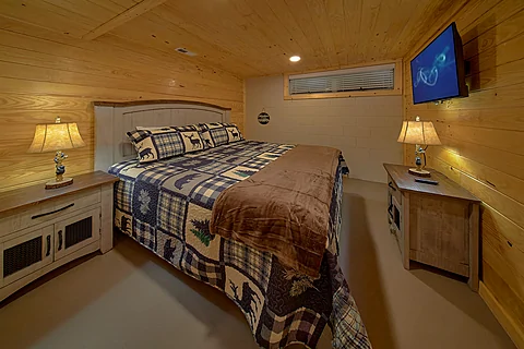 8 bedroom cabin with 5 Master Bedrooms - The Oasis