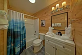 7 full bathrooms in 8 bedroom rental cabin
