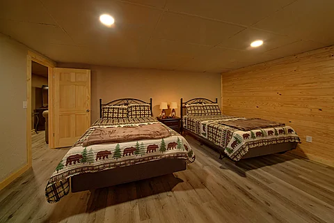 2 level cabin rental cabin with 8 bedrooms  - The Oasis