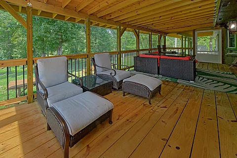 8 bedroom cabin with grill and picnic table - The Oasis