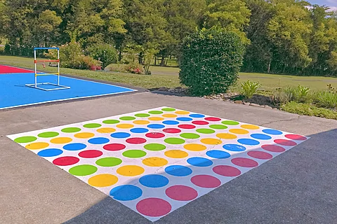 8 bedroom rental cabin with outdoor Twister game - The Oasis