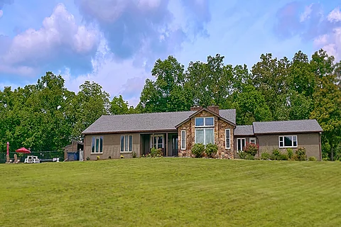 8 bedroom cabin with flat parking and pool - The Oasis
