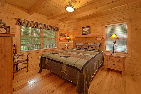 3 Bedroom Cabin with King Bed - Tomahawk Lodge