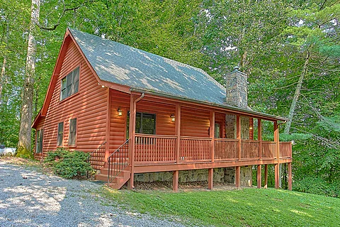 Private Three Bedroom Cabin near Pigeon Forge  - Tomahawk Lodge