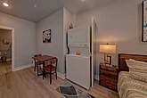 1 bedroom condo with king bed and washer/dryer