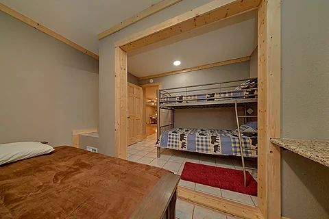 8 bedroom rental cabin with kid bunk room  - Waldens Creek Oasis