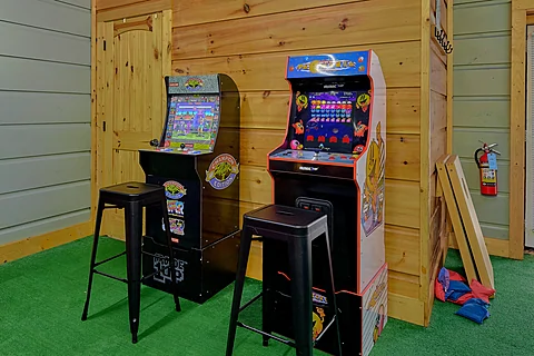 8 bedroom cabin rental with arcade game room - Waldens Creek Oasis