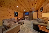 8 bedroom rental cabin with 2 Living rooms