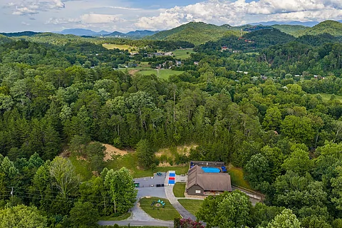 8 bedroom Wears Valley Cabin rental with pool - Waldens Creek Oasis