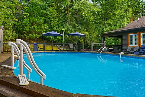 8 bedroom rental with outdoor swimming pool - Waldens Creek Oasis