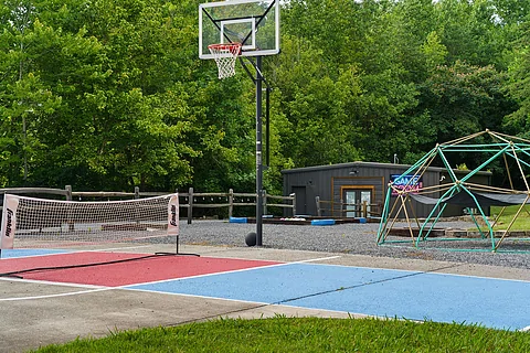 Cabin rental with basketball playground and pool - Waldens Creek Oasis