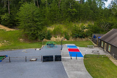 Basketball and Pickleball at 8 bedroom cabin - Waldens Creek Oasis