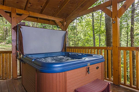 2 Bedroom Cabin near Gatlinburg with Hot Tub - Webb Creek Hideaway