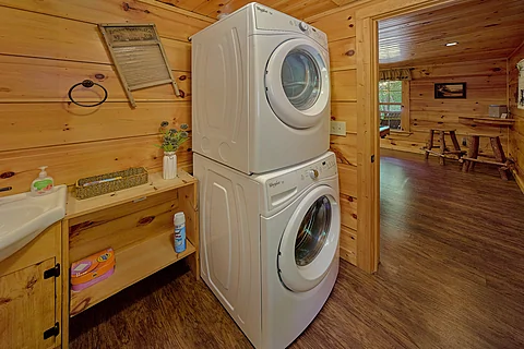 Gatlinburg Cabin with Full Size Washer & Dryer - Webb Creek Hideaway