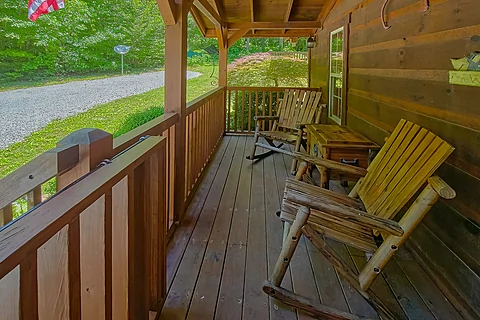 Quiet Two Bedroom Cabin with Rocking Chairs - Webb Creek Hideaway