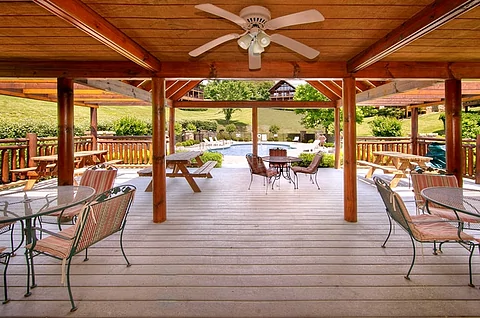 Premium Cabin in Resort Clubhouse and Pool - Whispering Pond