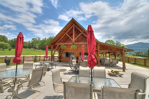 Rustic 1 bedroom cabin with resort swimming pool - Wild Mountain Laurel