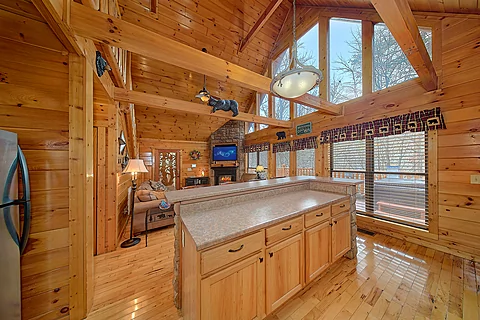 Fully Equipped Kitchen with Extra Seating at Bar - Wuzzy's Flophouse