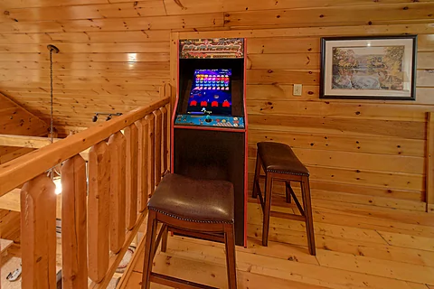 Smoky Mountain 2 Bedroom Cabin with Arcade - Wuzzy's Flophouse